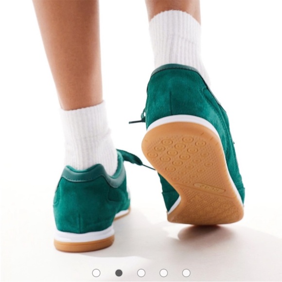 New Balance RC42 gum sole sneakers in green and white - Picture 3 of 11